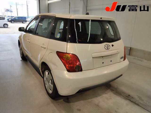 TOYOTA IST