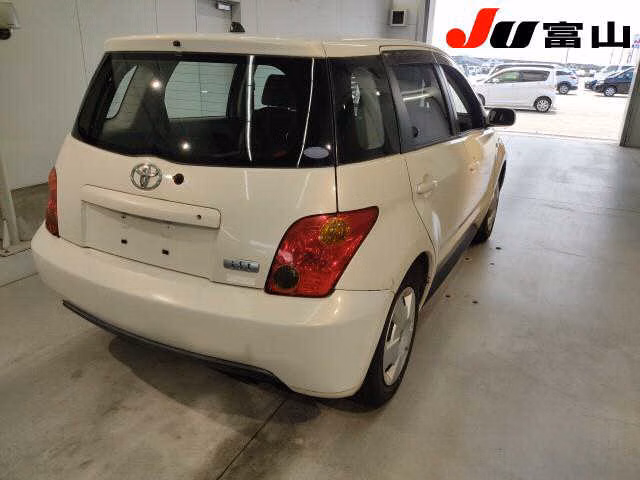 TOYOTA IST