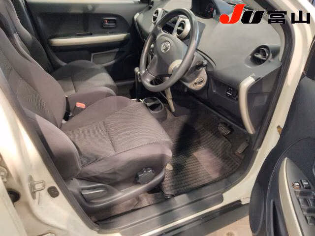 TOYOTA IST