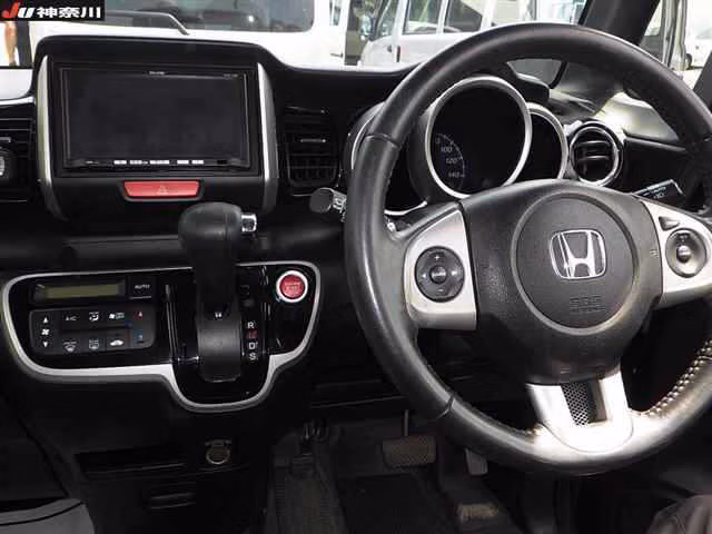 HONDA N-BOX