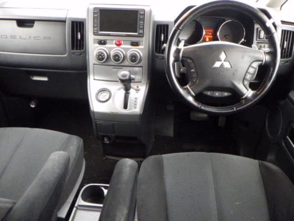 MITSUBISHI DELICA D:5