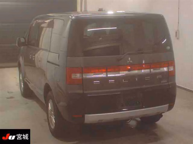 MITSUBISHI DELICA D:5