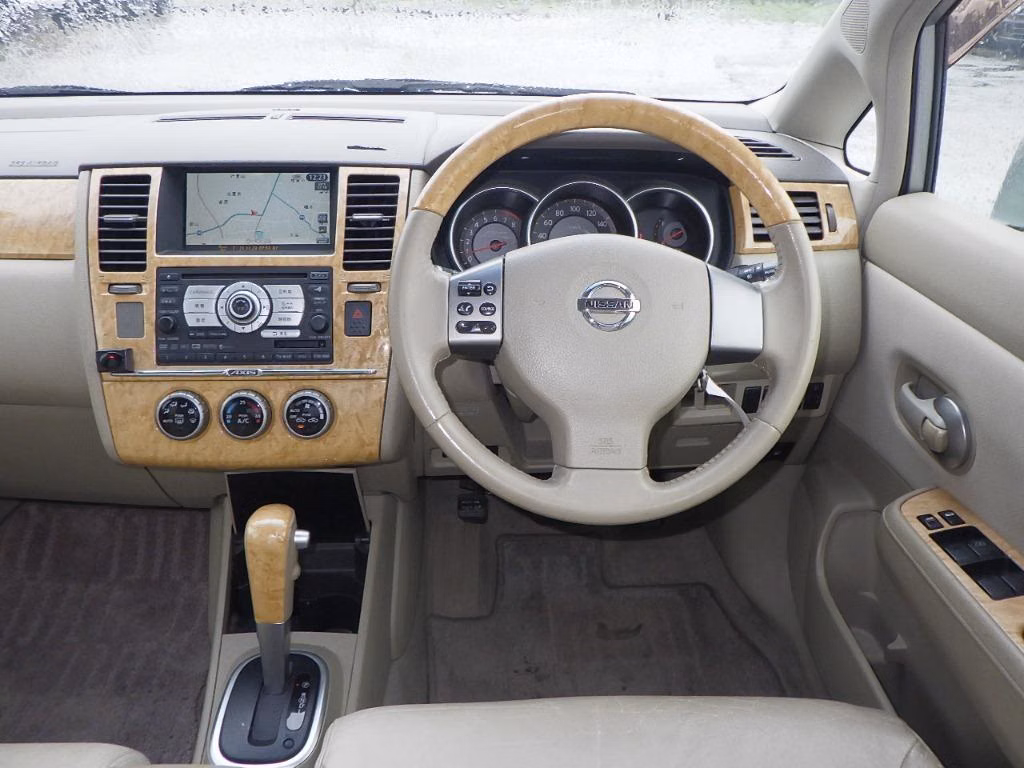 NISSAN TIIDA LATIO