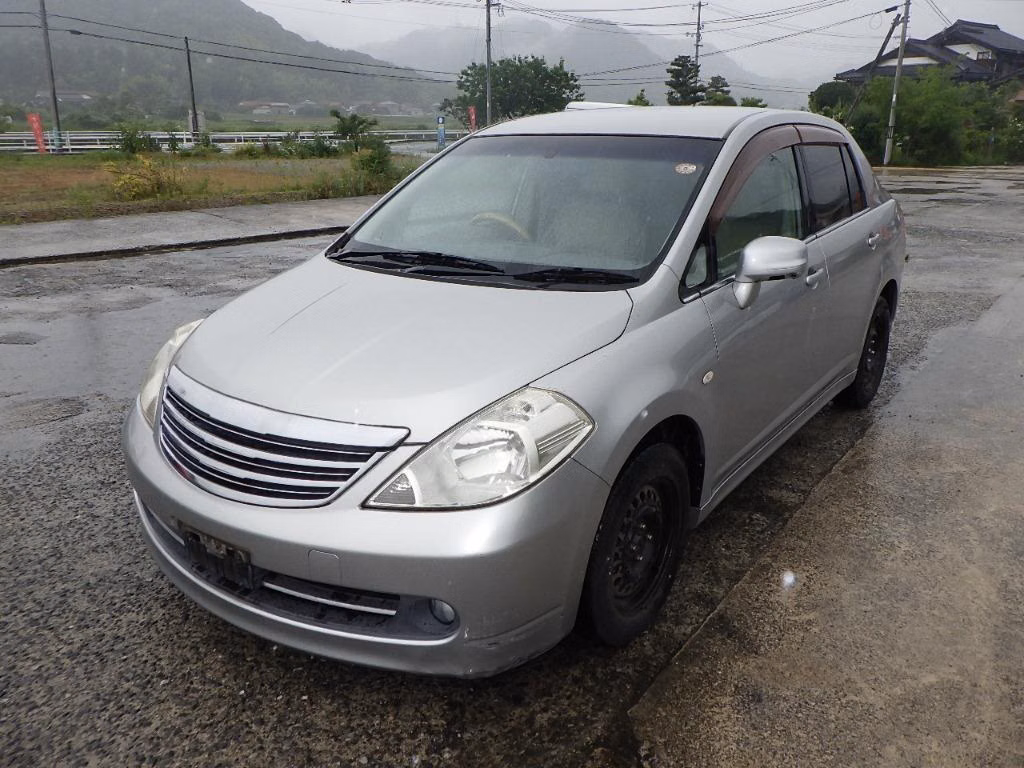 NISSAN TIIDA LATIO