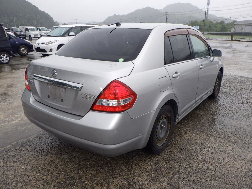 NISSAN TIIDA LATIO