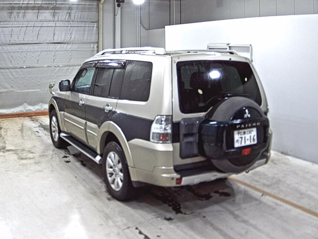 MITSUBISHI PAJERO