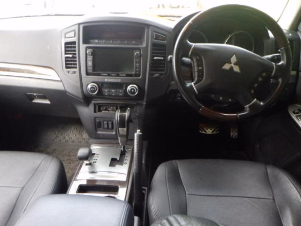 MITSUBISHI PAJERO