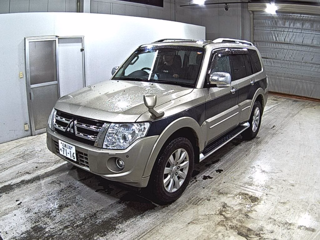 MITSUBISHI PAJERO