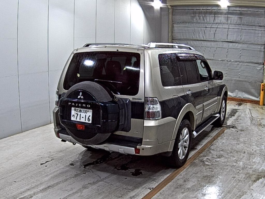 MITSUBISHI PAJERO
