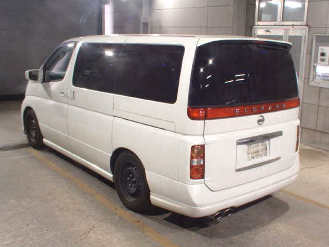NISSAN ELGRAND