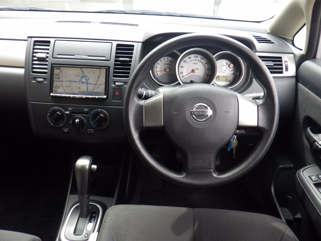 NISSAN TIIDA LATIO
