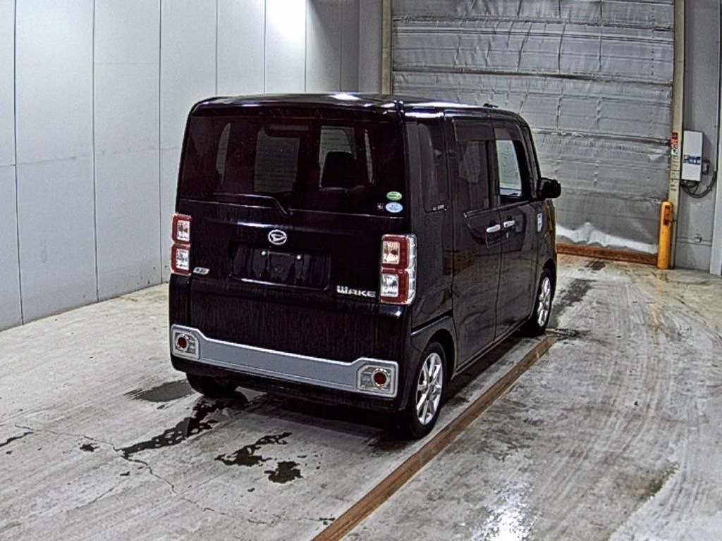 DAIHATSU WAKE