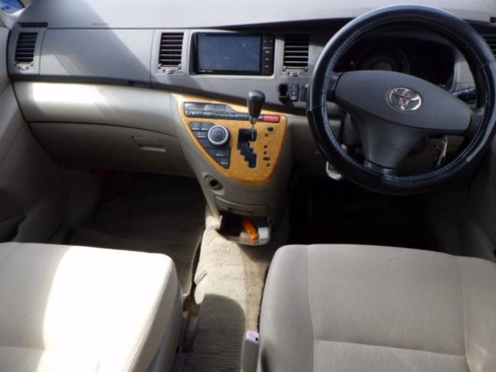 TOYOTA ISIS