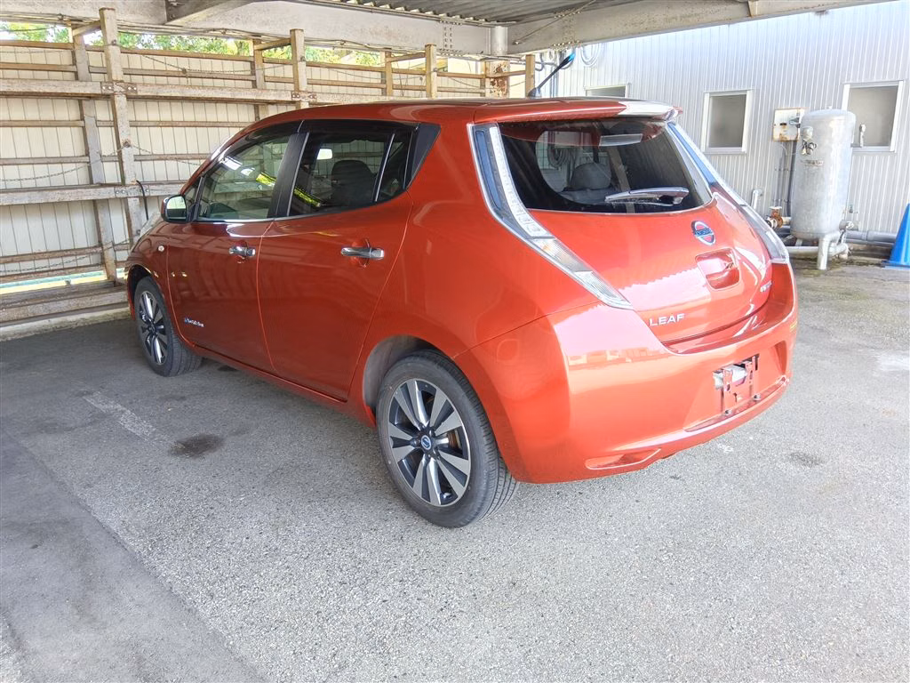 NISSAN LEAF