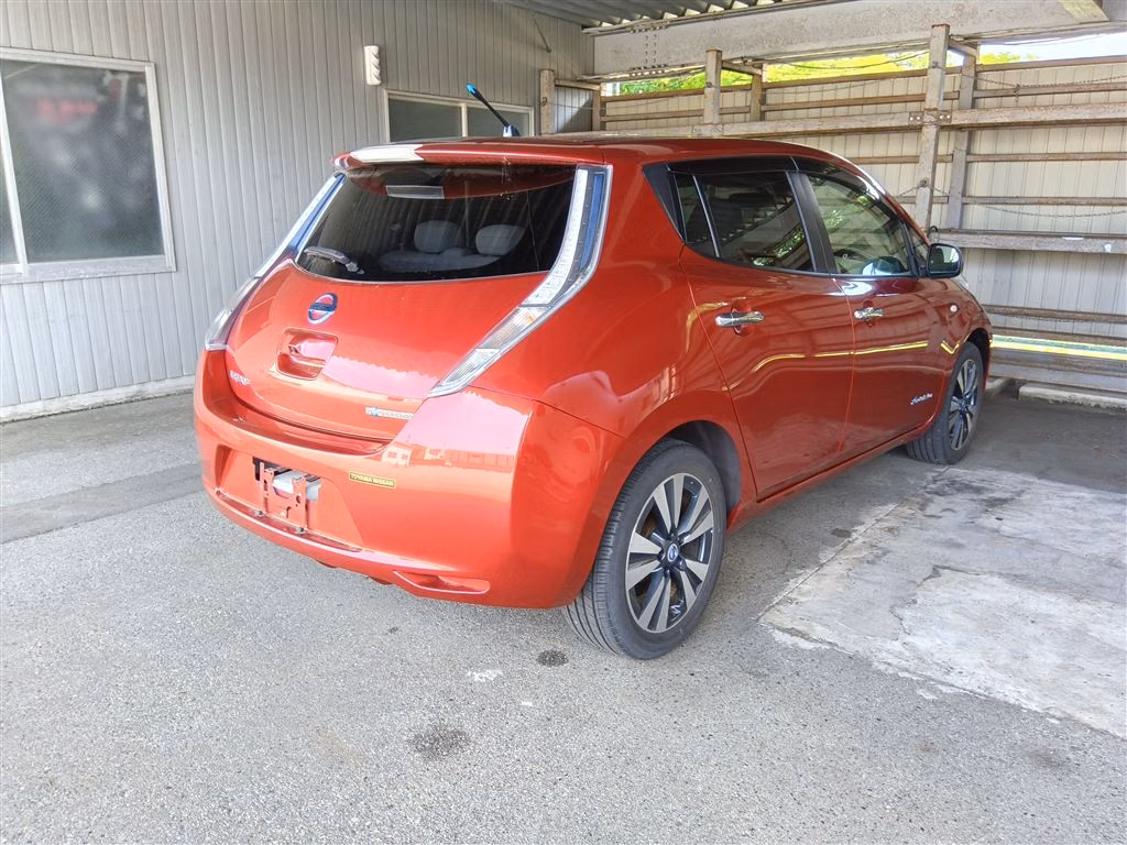 NISSAN LEAF