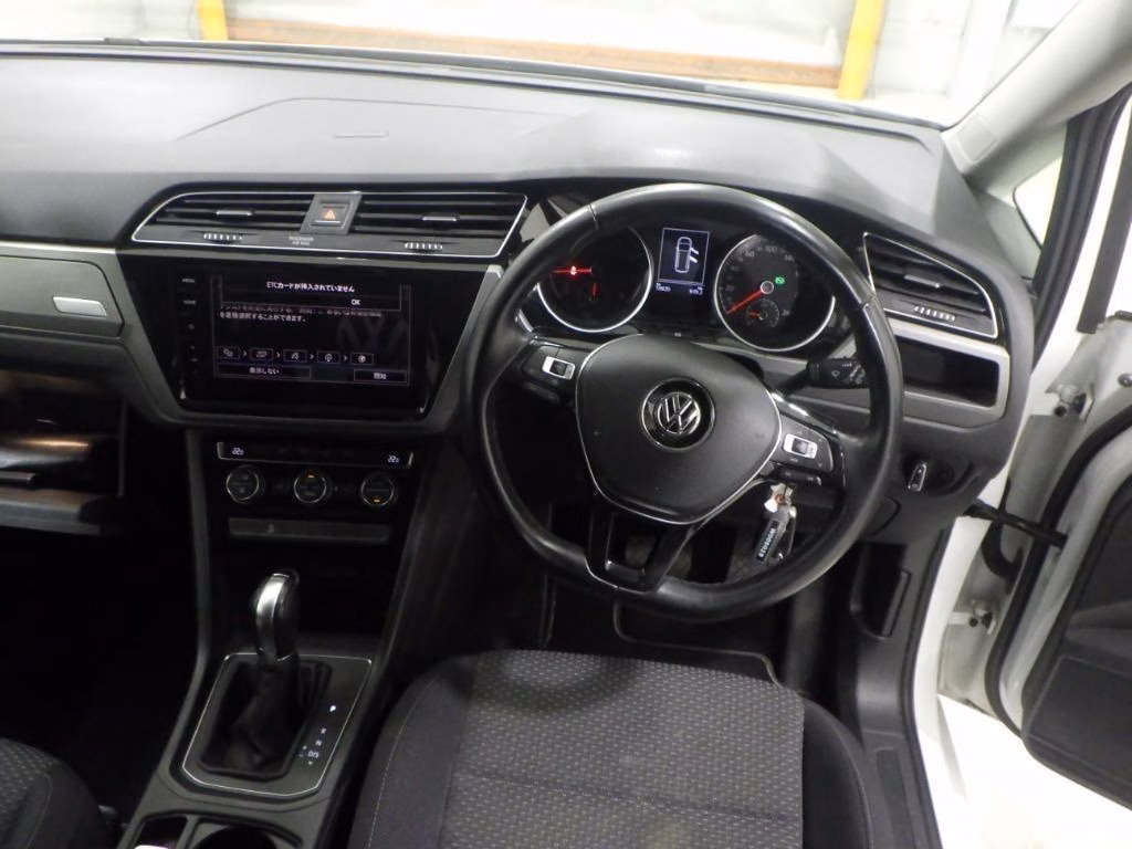 VOLKSWAGEN TOURAN