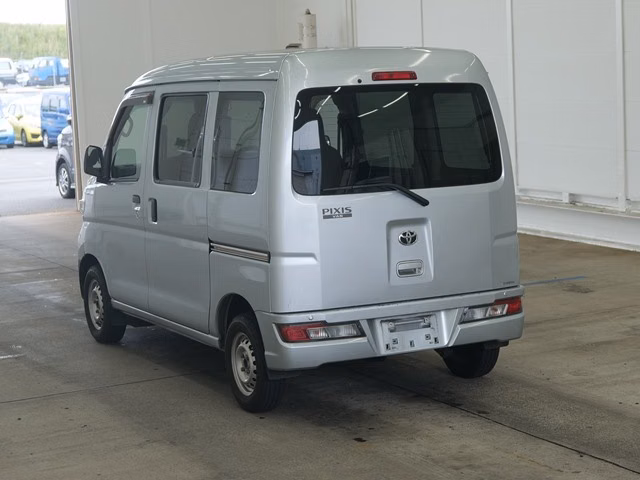 TOYOTA PIXIS VAN