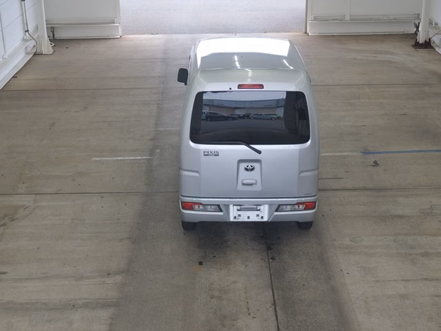 TOYOTA PIXIS VAN