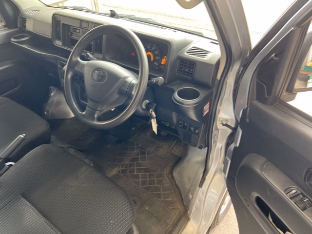 TOYOTA PIXIS VAN