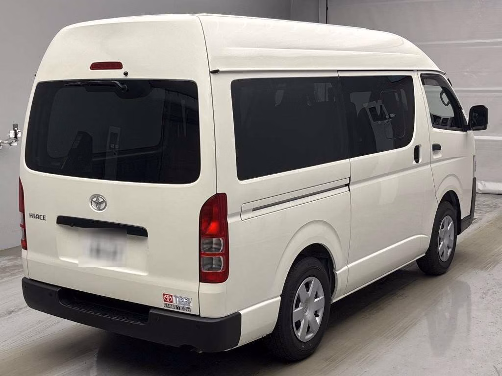 TOYOTA REGIUS ACE