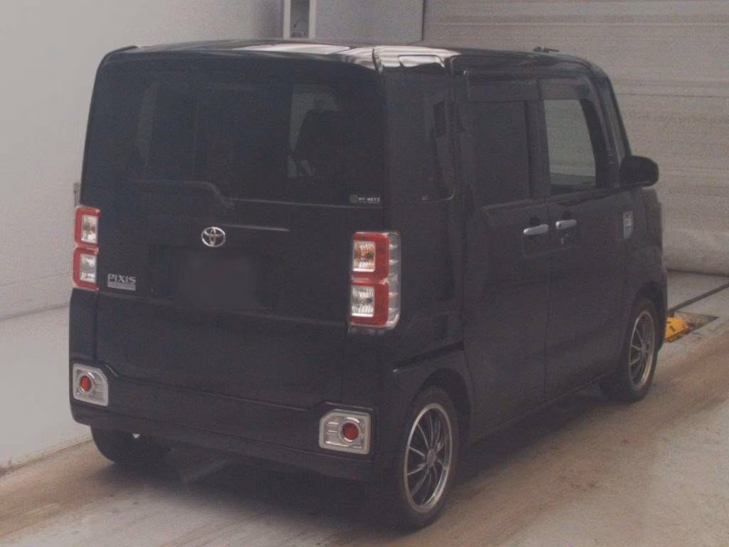 TOYOTA PIXIS MEGA