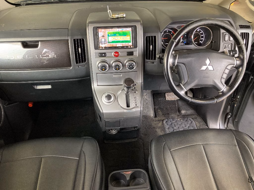MITSUBISHI DELICA D:5