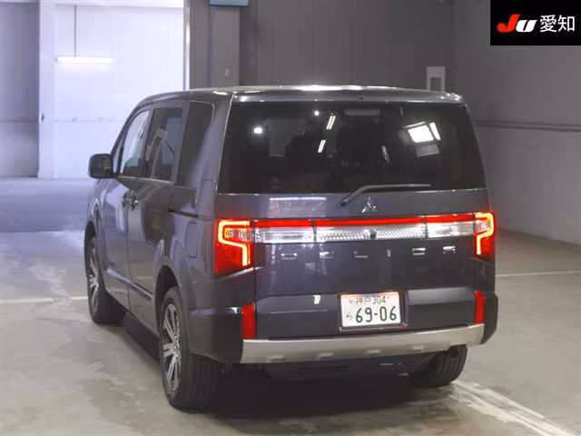 MITSUBISHI DELICA D:5