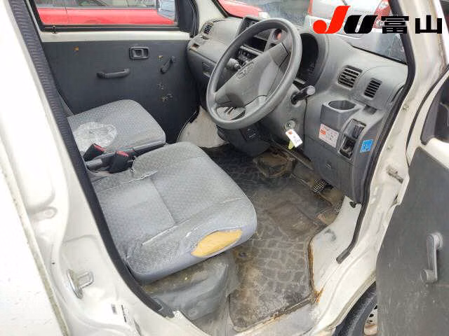 TOYOTA PIXIS VAN