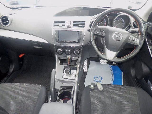MAZDA AXELA