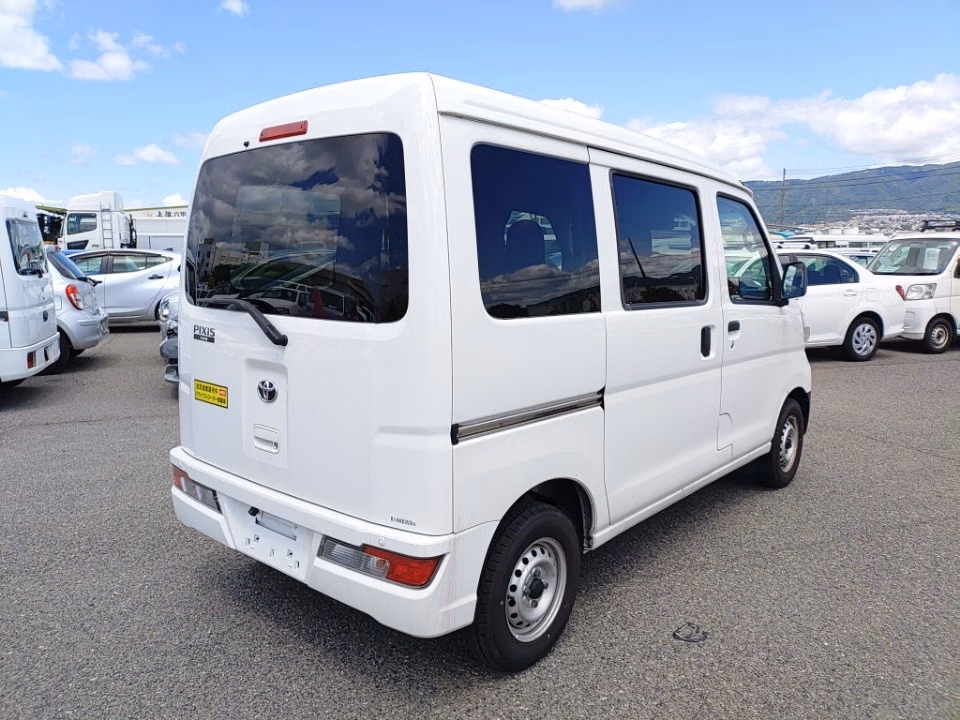 TOYOTA PIXIS VAN