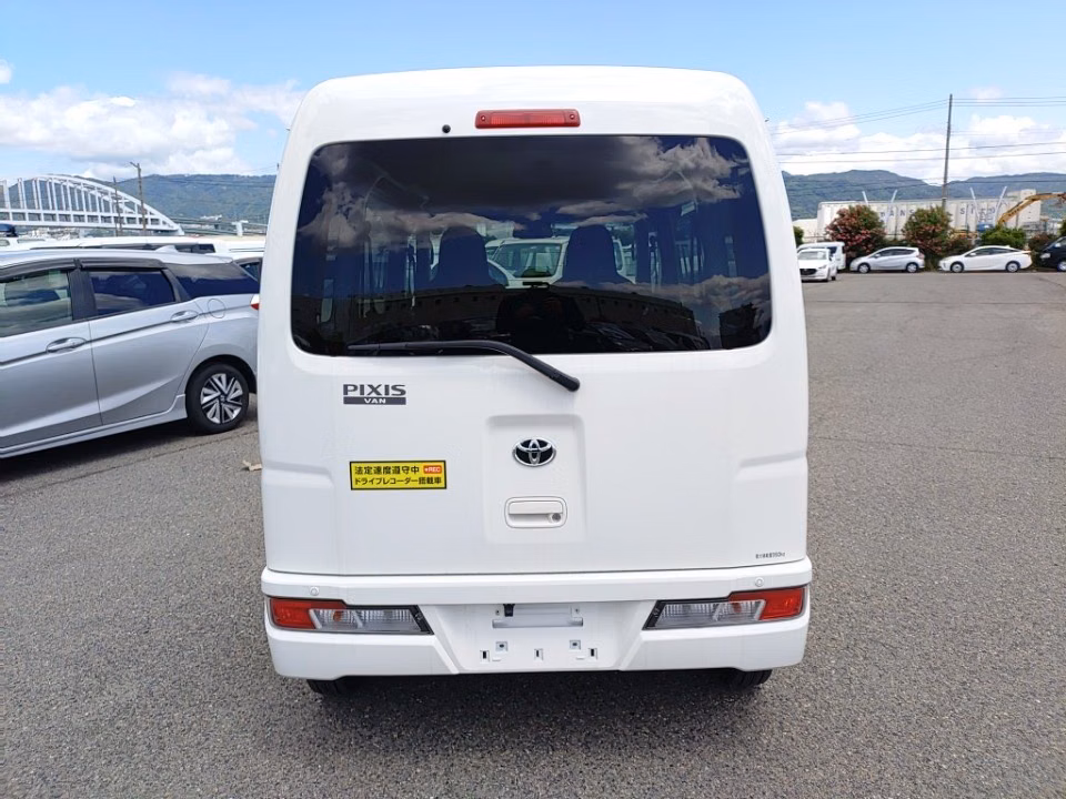 TOYOTA PIXIS VAN