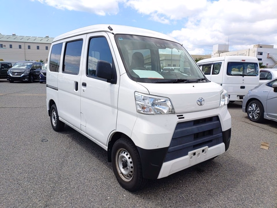 TOYOTA PIXIS VAN