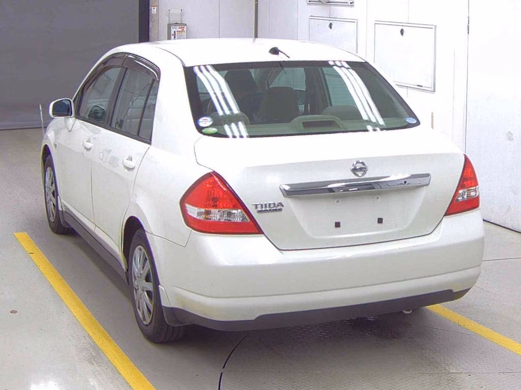 NISSAN TIIDA LATIO