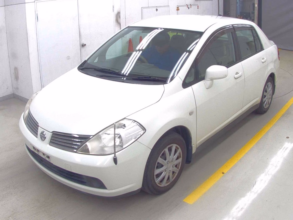 NISSAN TIIDA LATIO