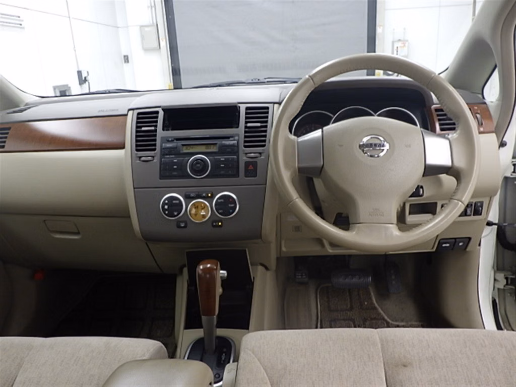 NISSAN TIIDA LATIO