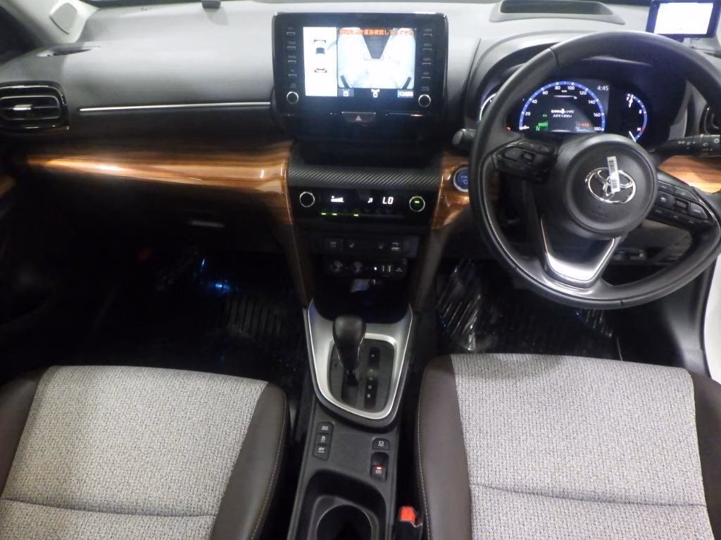 TOYOTA YARIS CROSS
