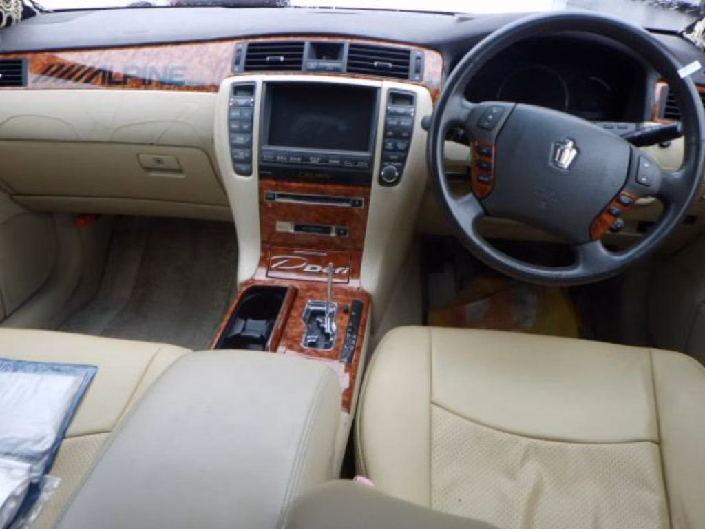 TOYOTA CROWN