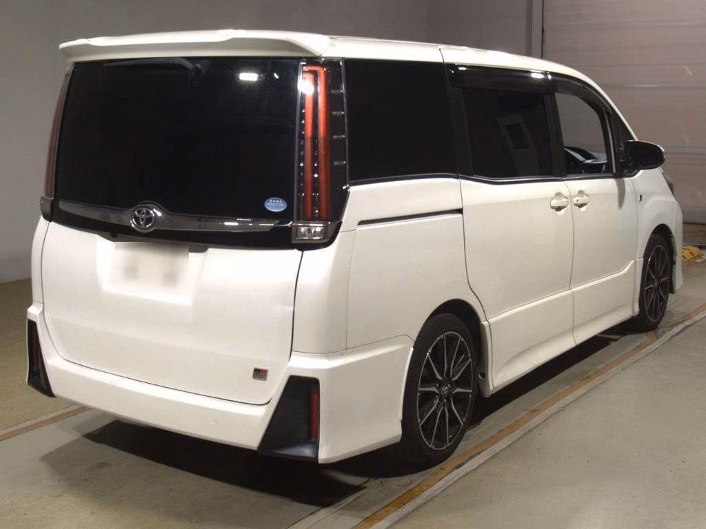 TOYOTA NOAH