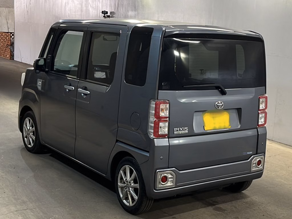 TOYOTA PIXIS MEGA