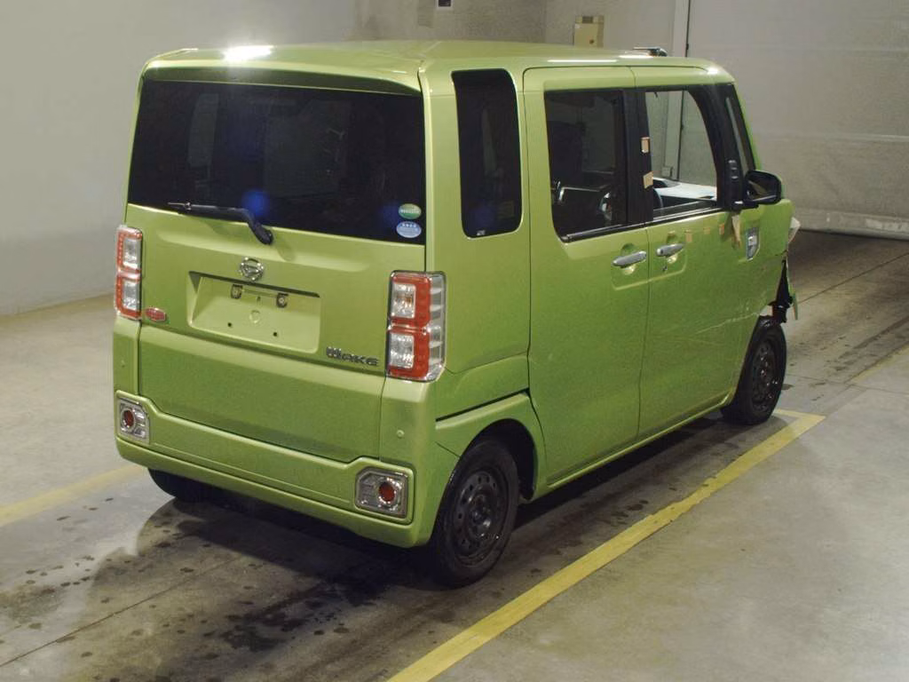 DAIHATSU WAKE