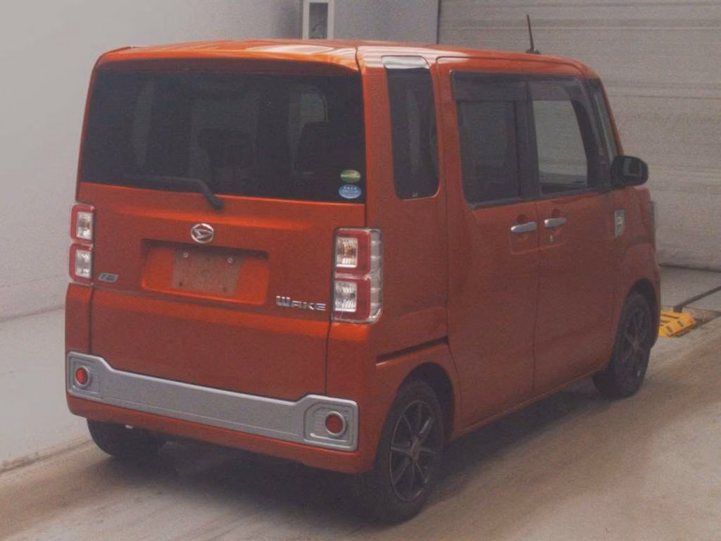 DAIHATSU WAKE