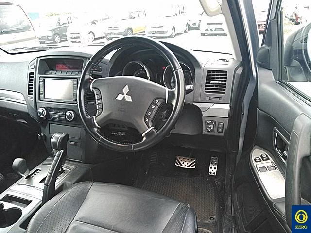 MITSUBISHI PAJERO