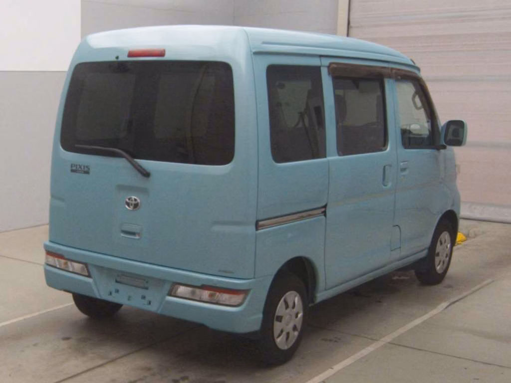 TOYOTA PIXIS VAN