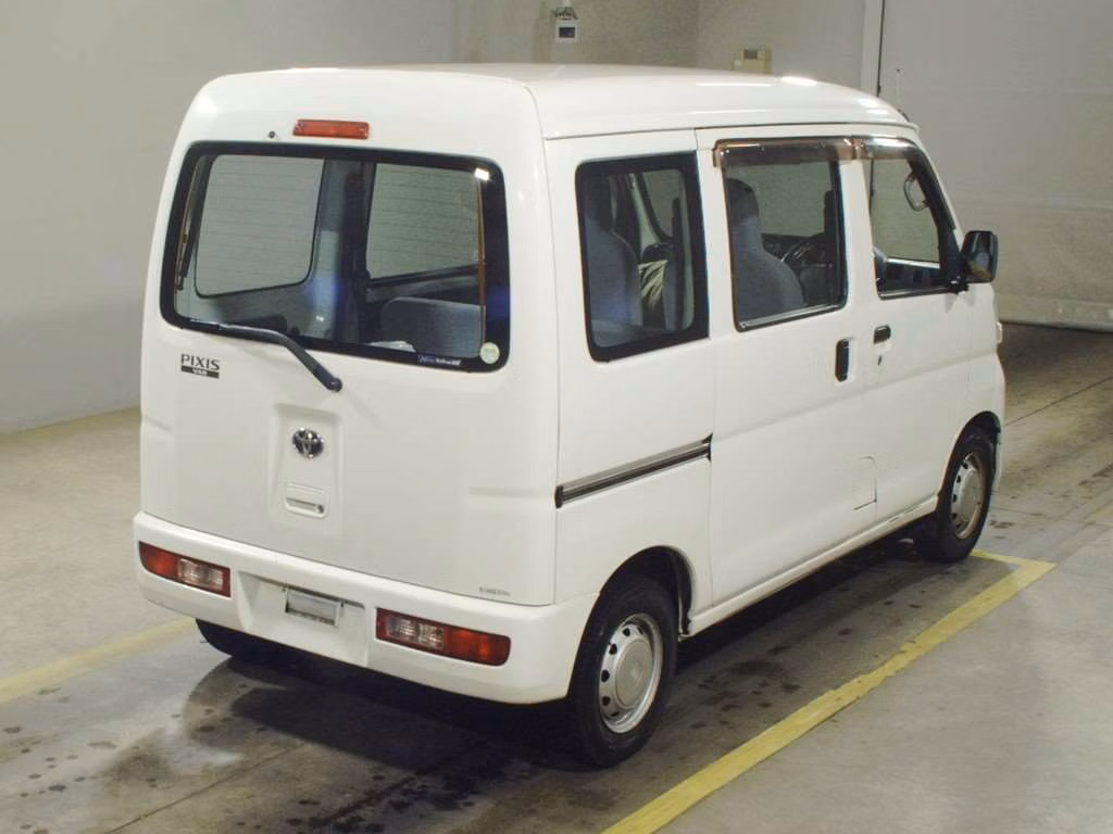 TOYOTA PIXIS VAN