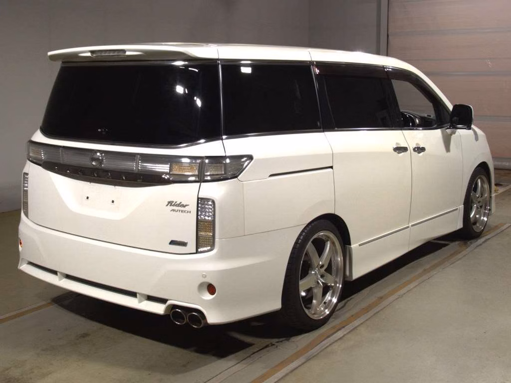NISSAN ELGRAND