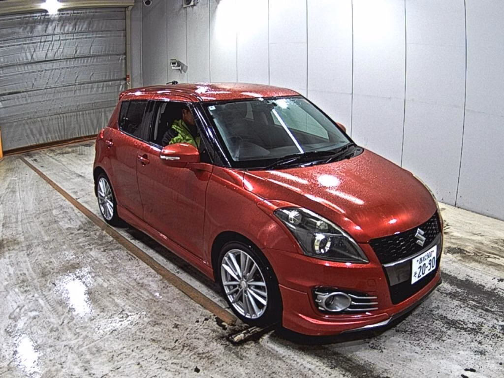 SUZUKI SWIFT