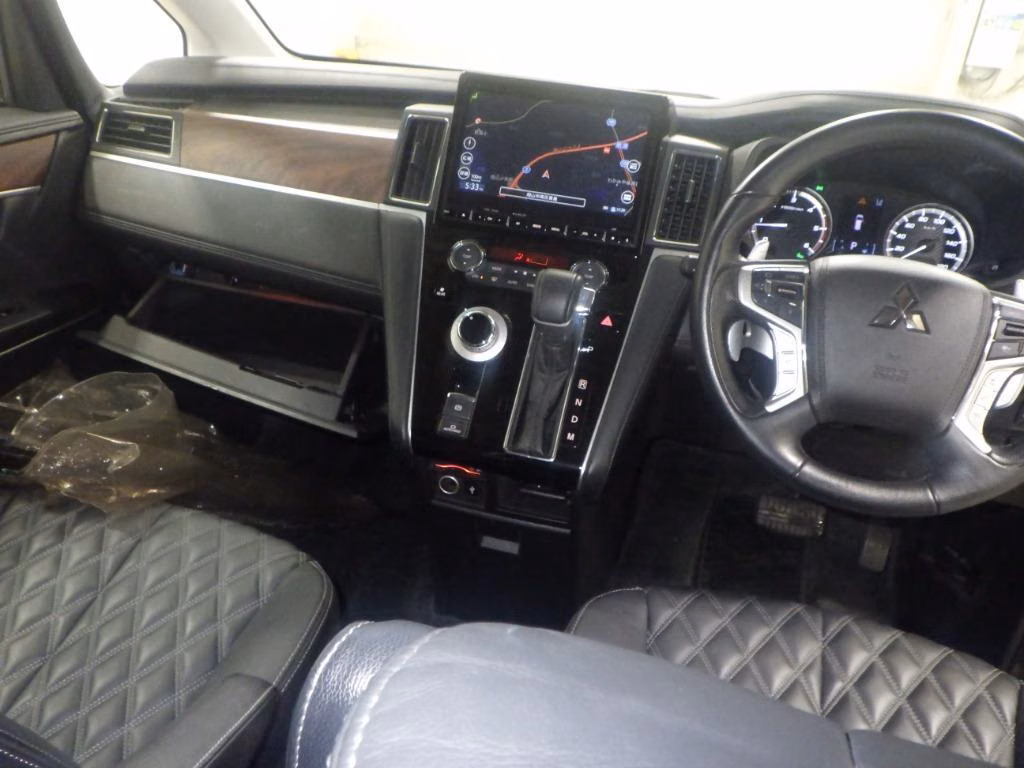 MITSUBISHI DELICA D:5