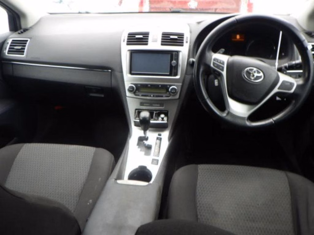 TOYOTA AVENSIS