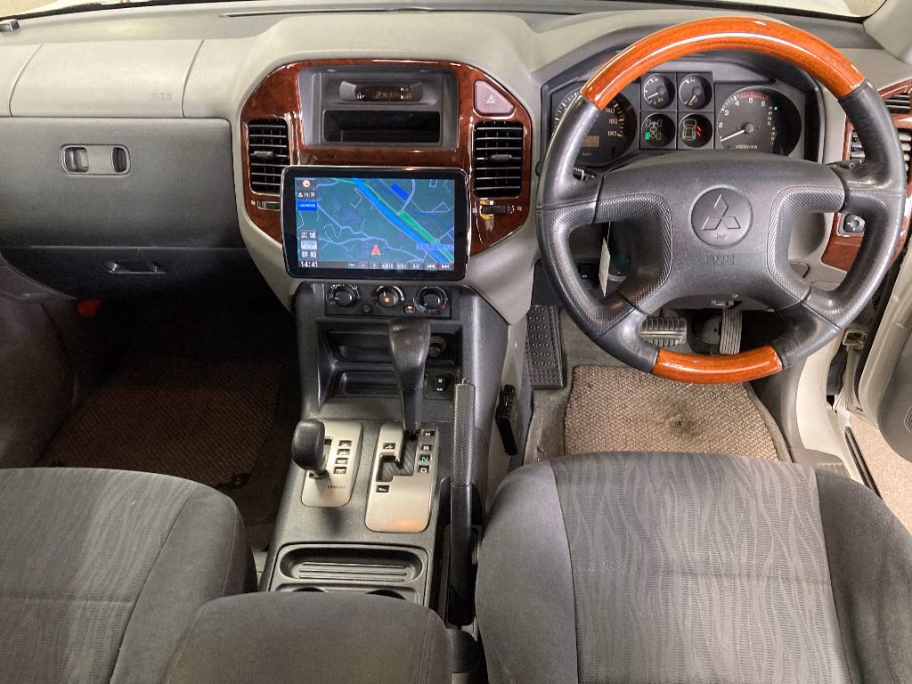 MITSUBISHI PAJERO