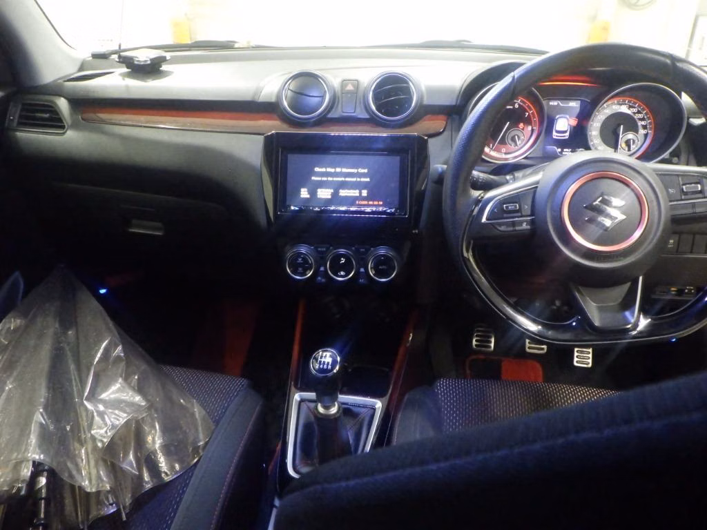 SUZUKI SWIFT